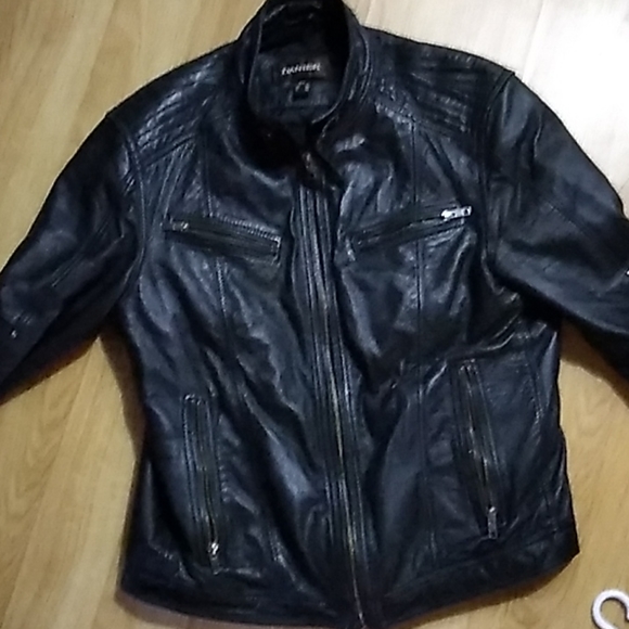 Danier leather bomber jacket - Picture 1 of 2